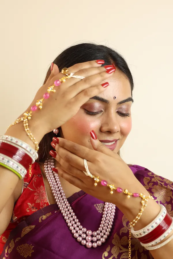 Gulabi_Noor_Haathphool