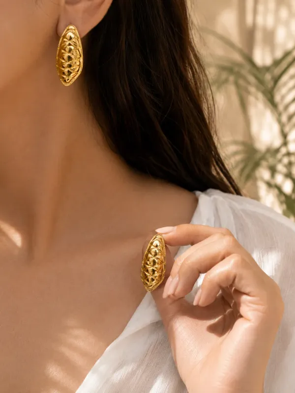 Noor_Quilted_Oval_Stud_18kt_Gold_Plated_Earrings