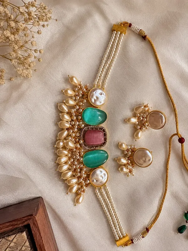 Aabroo_Pearl_Choker_Set