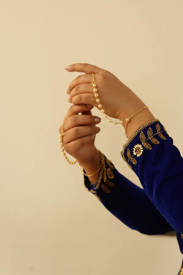 Gold_Tone_Pearl_Haathphool