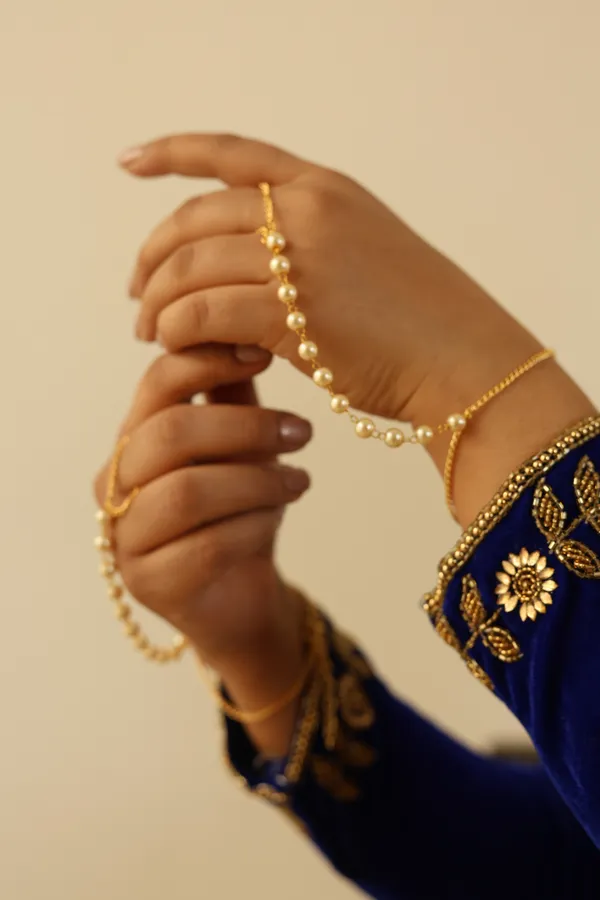 Gold_Tone_Pearl_Haathphool