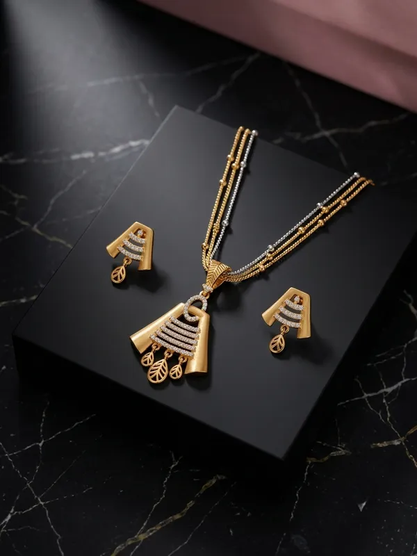 Designer_Pendant_Set_With_Earrings