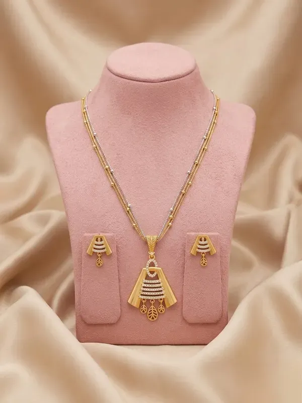 Designer_Pendant_Set_With_Earrings
