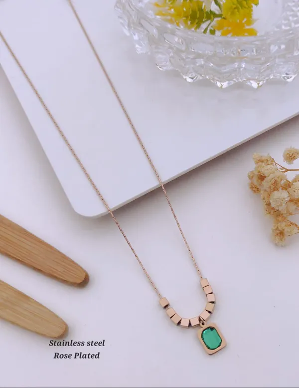 Royal_Emerald_Cube_Chain_Pendant_|_Daily_Wear