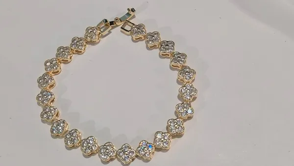 Clover_Crystal_Tennis_Bracelet_(Gold_Finish)
