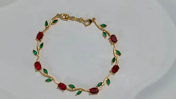 Tulip_Bracelet_for_Women_(Gold_Plated_|_Stainless_Steel_|_Anti-Tarnish)