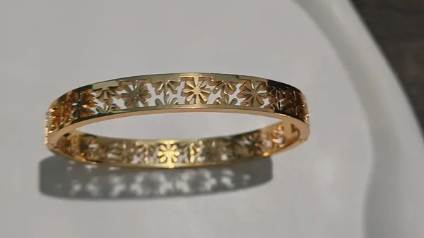 Aakrati_Jewels_Daisy_Bloom_Floral_Cutwork_Gold_Bracelet
