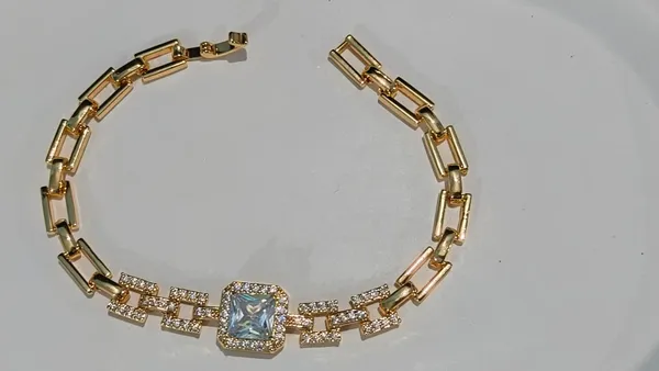 Gold_Geometric_Crystal_Link_Bracelet