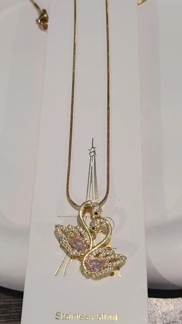 Swan_Couple_Crystal_Pendant_Necklace_for_Women_�_Gold_Plated