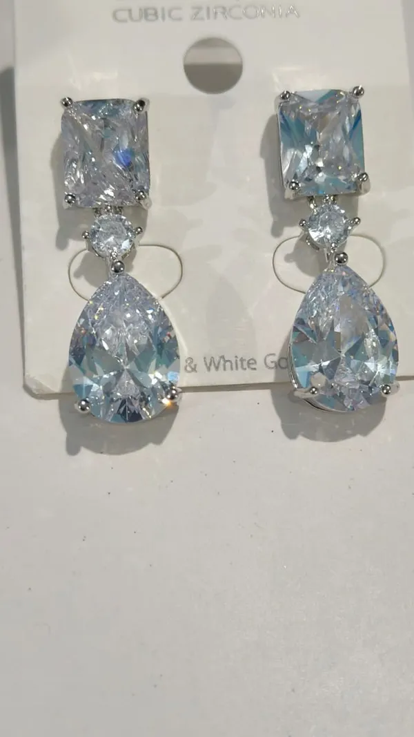 Luxury_Cubic_Zirconia_Teardrop_Dangle_Earrings_�_White_Gold_Finish