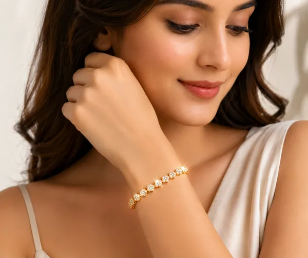 Clover_Crystal_Tennis_Bracelet_(Gold_Finish)