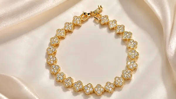 Clover_Crystal_Tennis_Bracelet_(Gold_Finish)