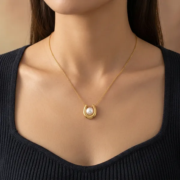Gold-Plated_Pearl_Oval_Pendant_Necklace_For_Women