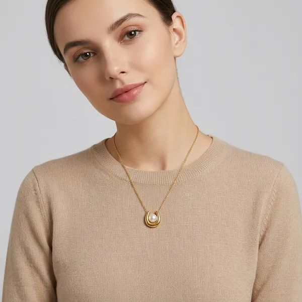 Gold-Plated_Pearl_Oval_Pendant_Necklace_For_Women