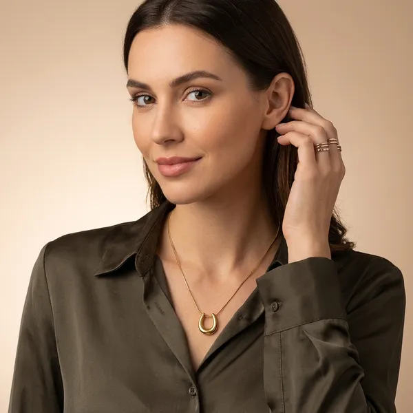 Gold-Plated_Anti-Tarnish_Horseshoe_Pendant_Necklace_For_Women