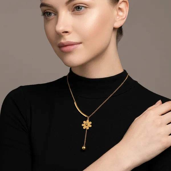 Gold_Titanium_Steel_Gold-Plated_Flower_Pendant_Necklace_For_Women