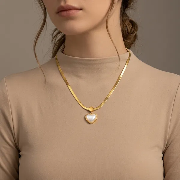 Gold_Enamel_Heart_Pendant_Chain_Necklace_For_Women