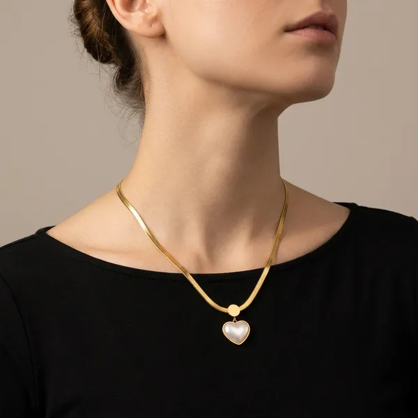 Gold_Enamel_Heart_Pendant_Chain_Necklace_For_Women
