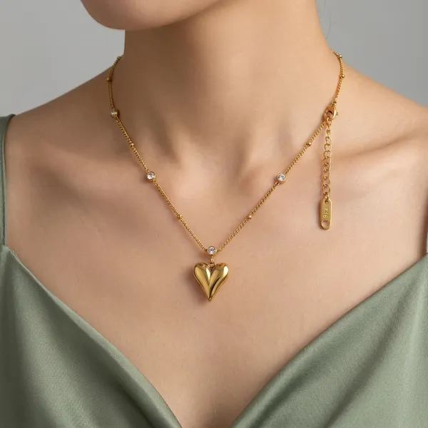 Gold_Plated_Crystal_Heart_Pendant_Chain_Necklace_For_Women