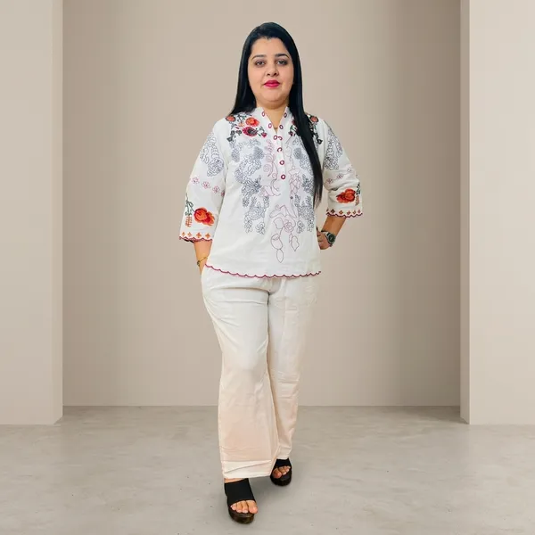 White_Floral_Embroidered_Relaxed_Tunic_Top_For_Women