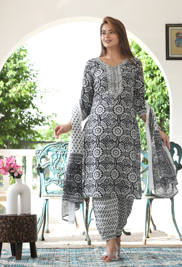 Black_Floral_Printed_Straight_Kurta_Set_For_Women