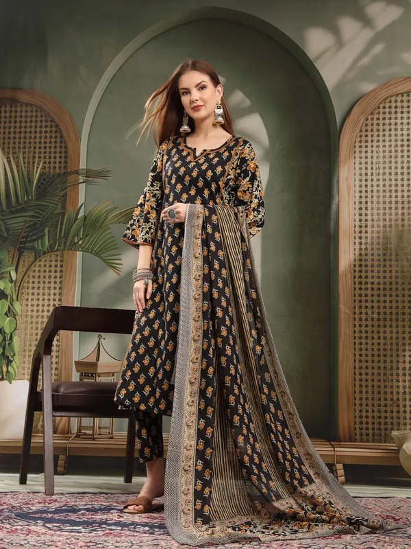 Black_Floral_Printed_Straight_Kurta_Set_For_Women