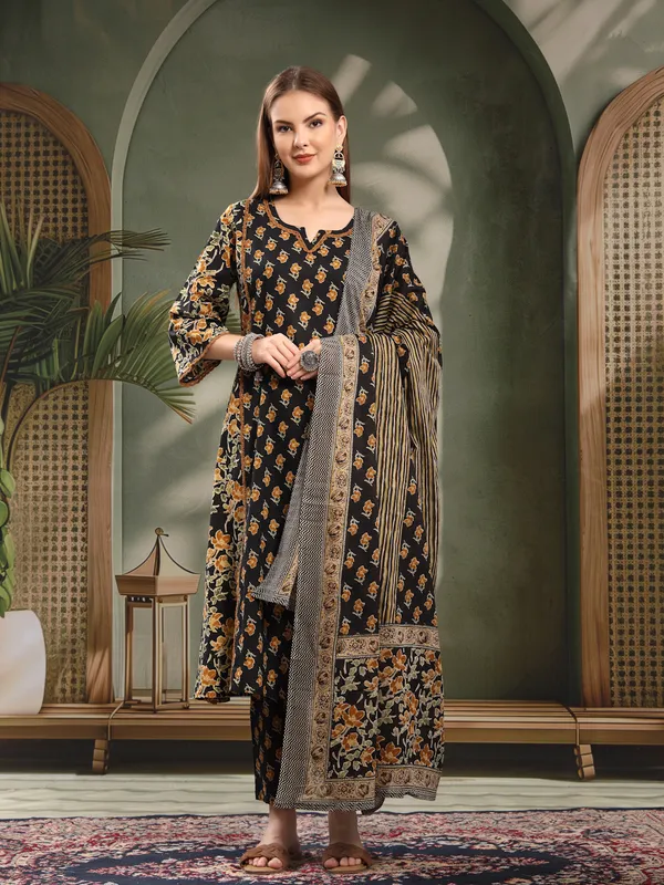 Black_Floral_Printed_Straight_Kurta_Set_For_Women
