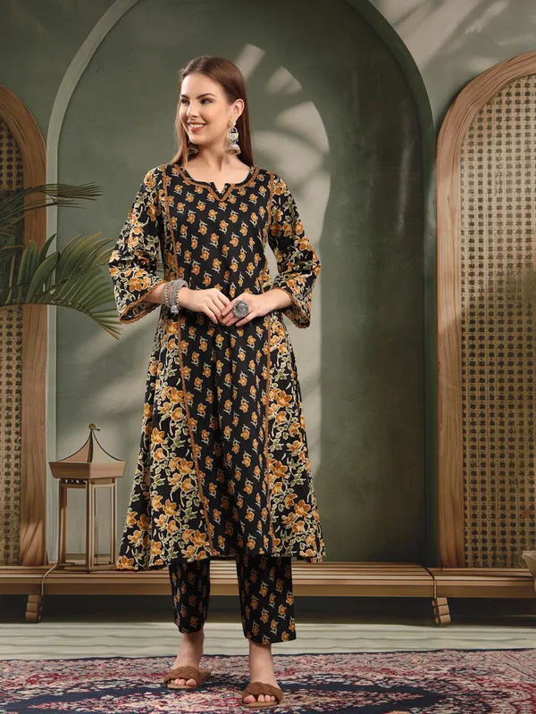 Black_Floral_Printed_Straight_Kurta_Set_For_Women