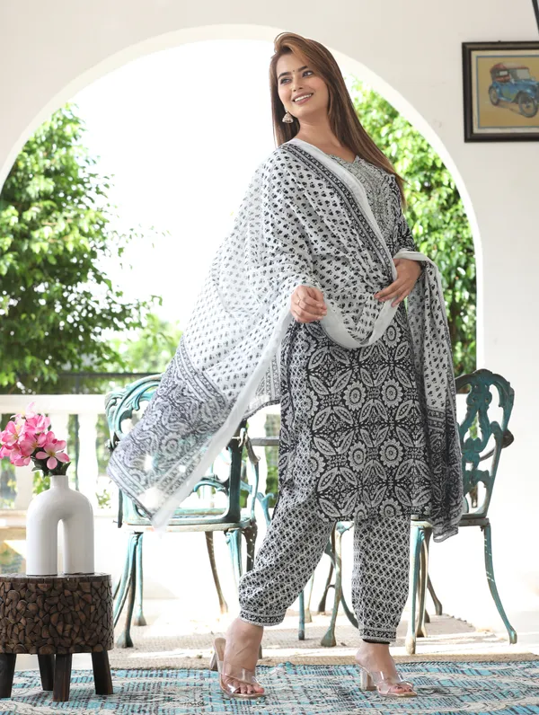 Black_Floral_Printed_Straight_Kurta_Set_For_Women