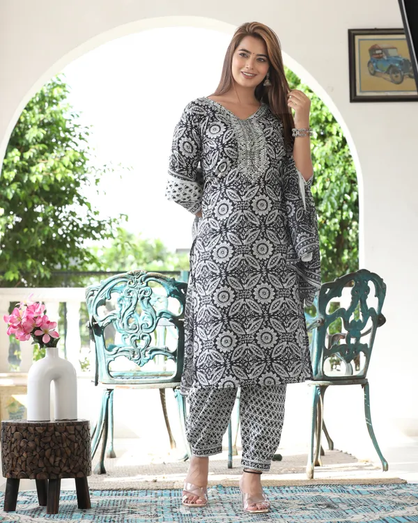 Black_Floral_Printed_Straight_Kurta_Set_For_Women