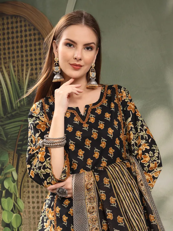 Black_Floral_Printed_Straight_Kurta_Set_For_Women