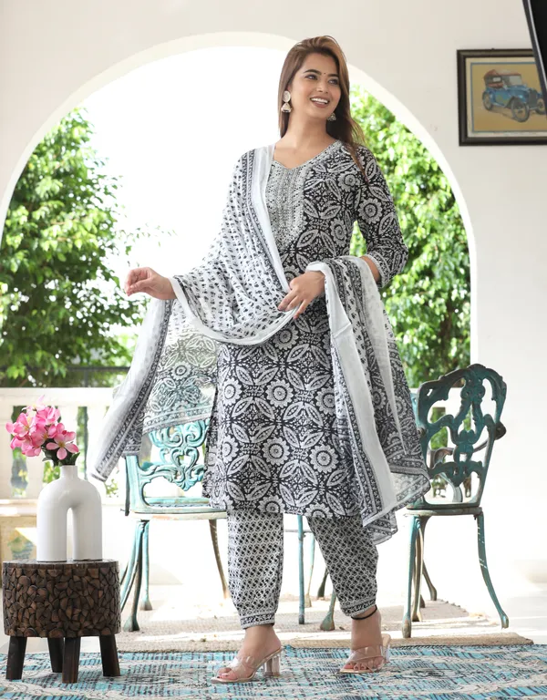 Black_Floral_Printed_Straight_Kurta_Set_For_Women