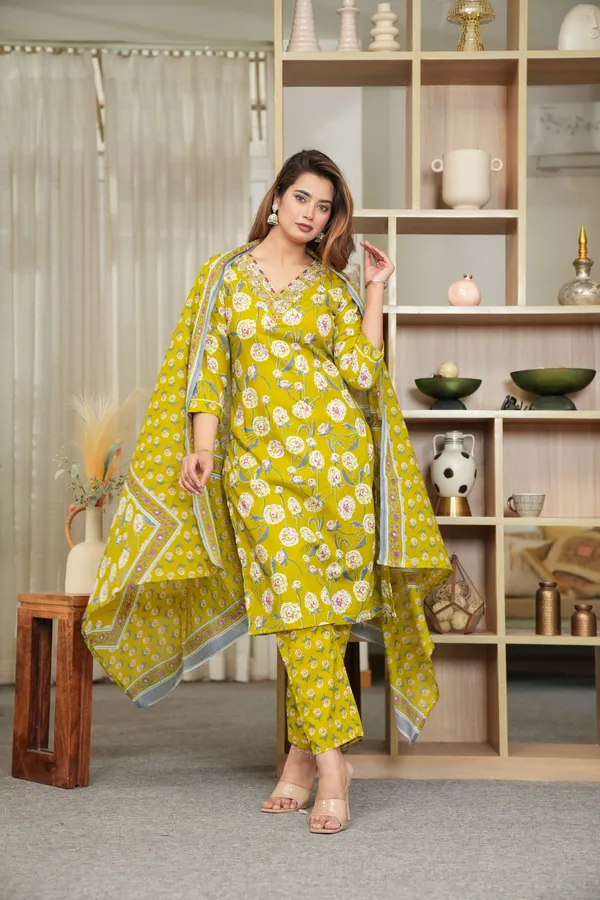 Green_Floral_Printed_Straight_Kurta_Set_For_Women