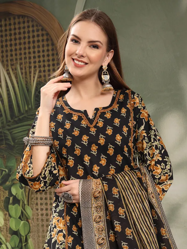Black_Floral_Printed_Straight_Kurta_Set_For_Women