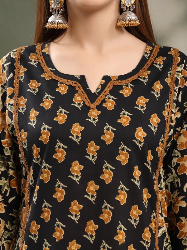 Black_Floral_Printed_Straight_Kurta_Set_For_Women