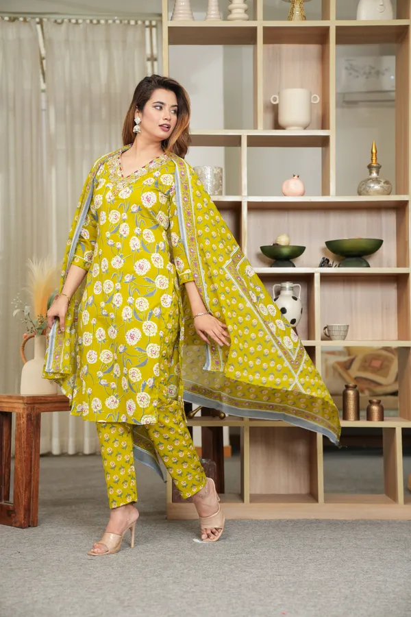 Green_Floral_Printed_Straight_Kurta_Set_For_Women