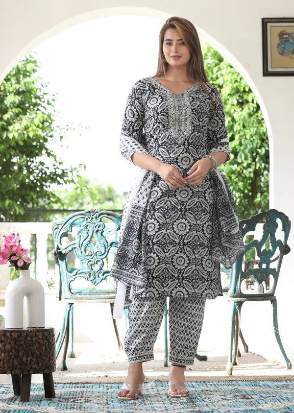 Black_Floral_Printed_Straight_Kurta_Set_For_Women