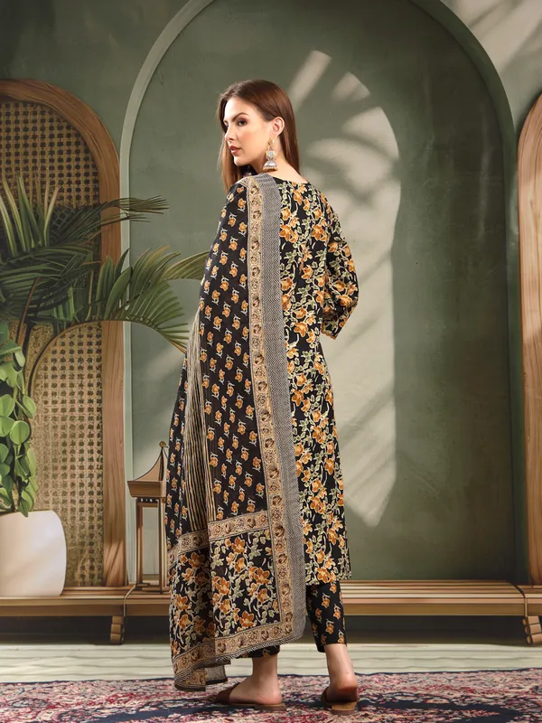 Black_Floral_Printed_Straight_Kurta_Set_For_Women