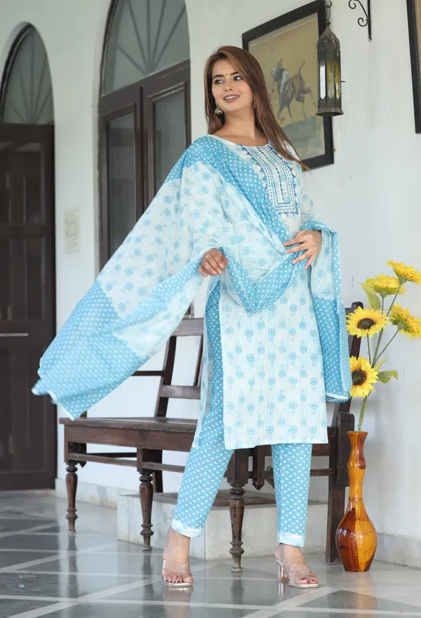 Blue_Floral_Printed_Straight_Kurta_Set_For_Women