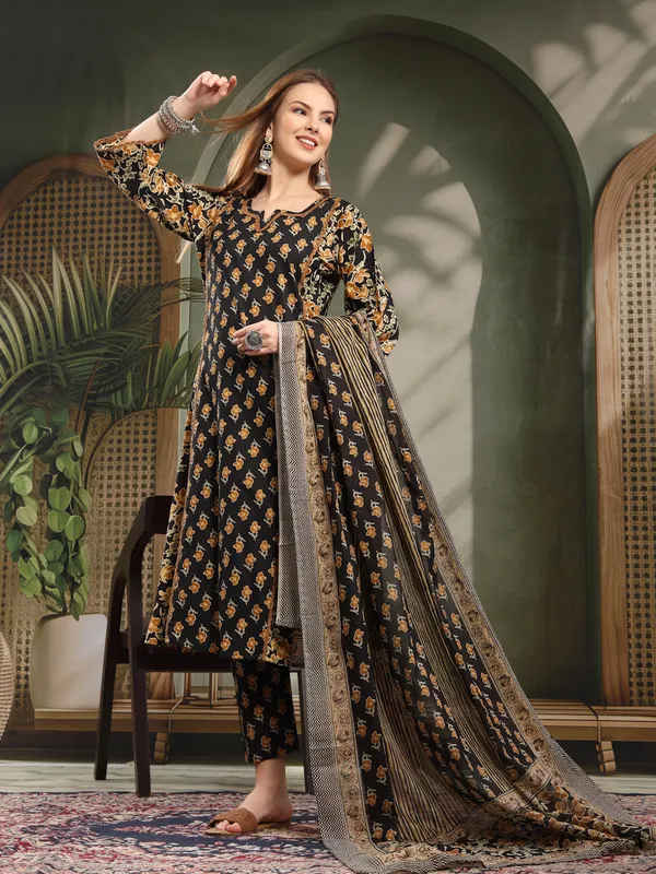 Black_Floral_Printed_Straight_Kurta_Set_For_Women
