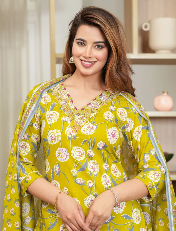 Green_Floral_Printed_Straight_Kurta_Set_For_Women