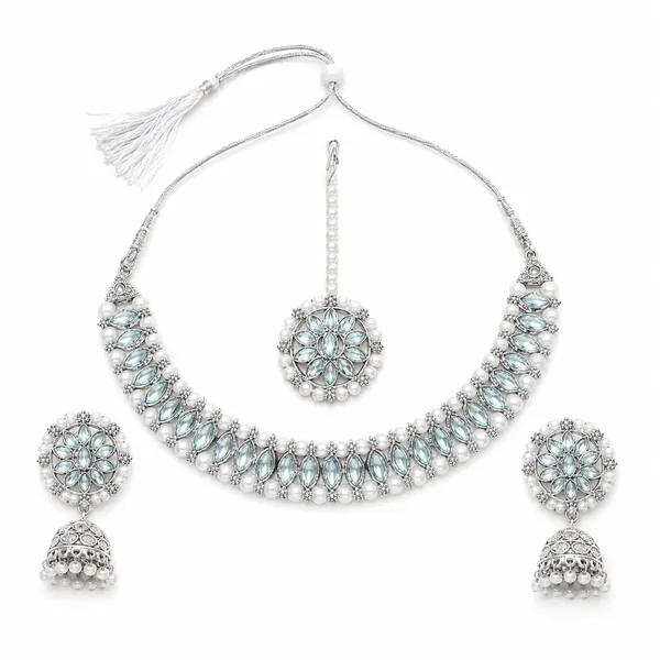 Silver_Kundan_Pearl_Choker_Necklace_Set_With_Earrings_Maang_Tikka_For_Women