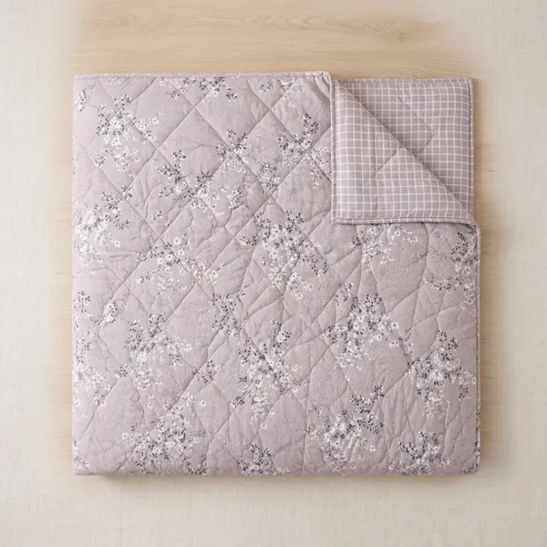 Lavender_Microfiber_Floral_Print_With_Reversible_Checkered_Quilt_For_Bedroom