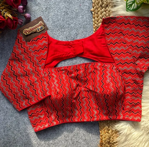 Red_Cotton_Princess_Cut_Zigzag_Print_Padded_Blouse_For_Women