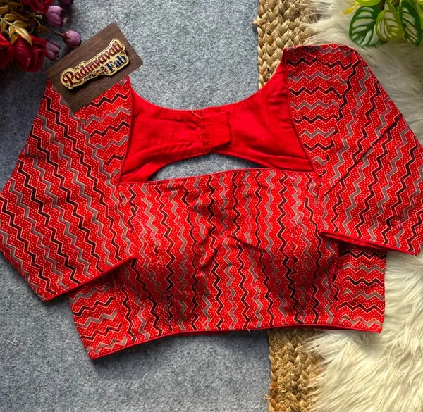 Red_Cotton_Princess_Cut_Zigzag_Print_Padded_Blouse_For_Women