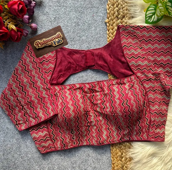 Maroon_Cotton_Princess_Cut_Zigzag_Print_Padded_Blouse_For_Women
