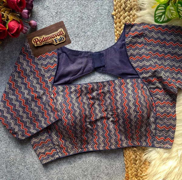Blue_Cotton_Princess_Cut_Zigzag_Print_Padded_Blouse_For_Women