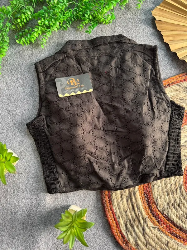 Presenting_Vintage_Style_Embroidered_Collar-Neck_Crop_Top