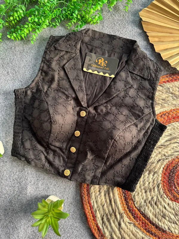 Presenting_Vintage_Style_Embroidered_Collar-Neck_Crop_Top