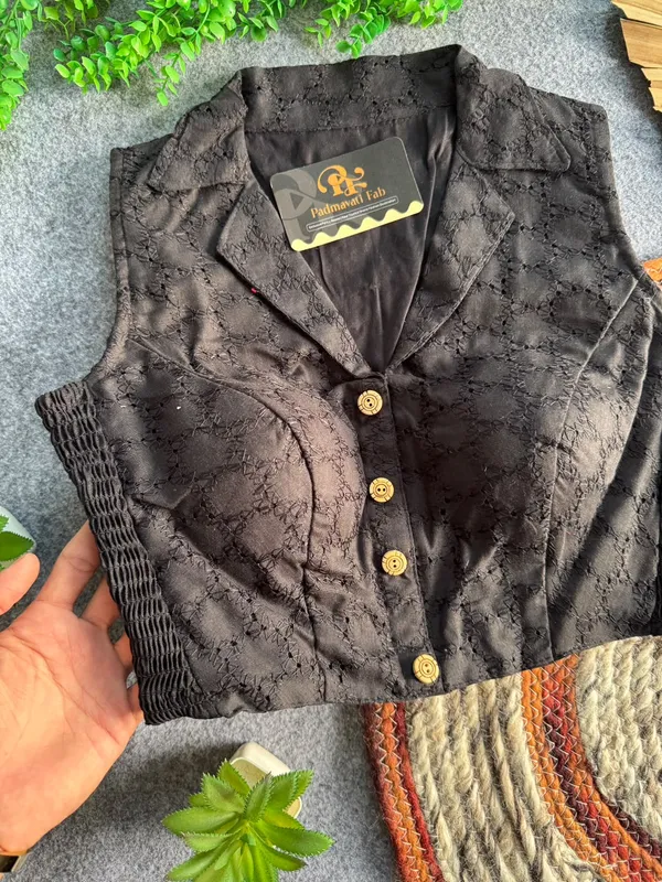 Presenting_Vintage_Style_Embroidered_Collar-Neck_Crop_Top